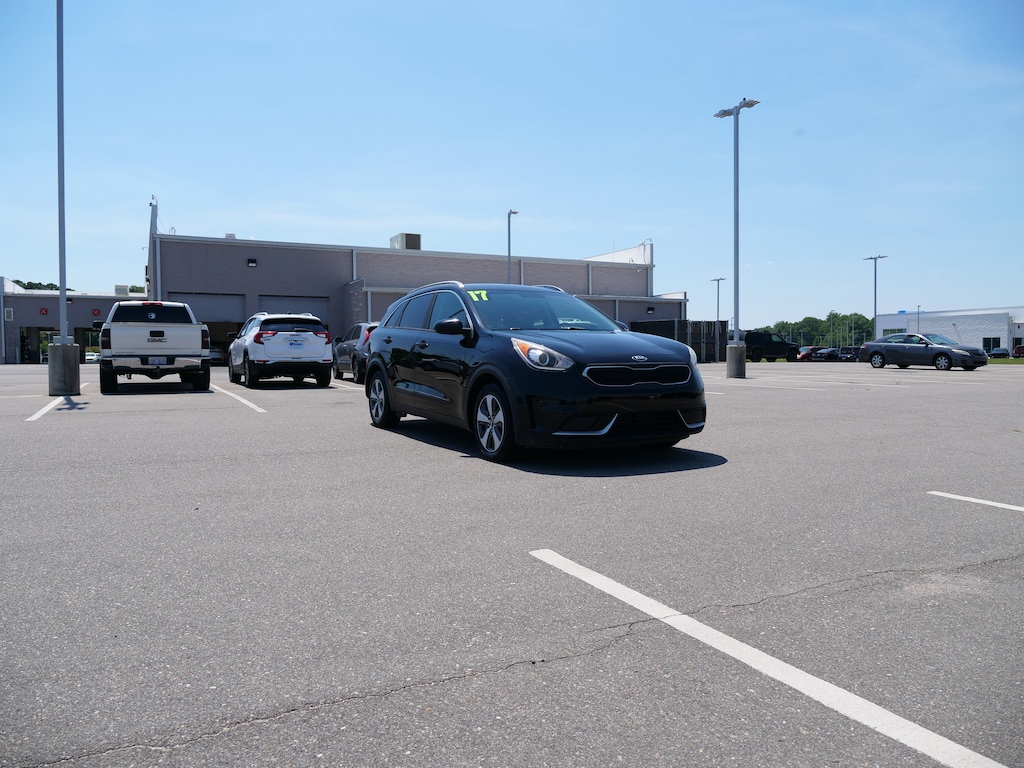Used 2017 Kia Niro LX SUV