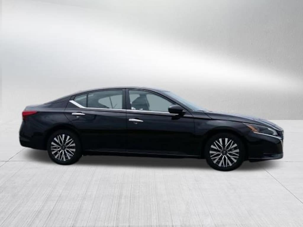 Used 2025 Nissan Altima SV Sedan