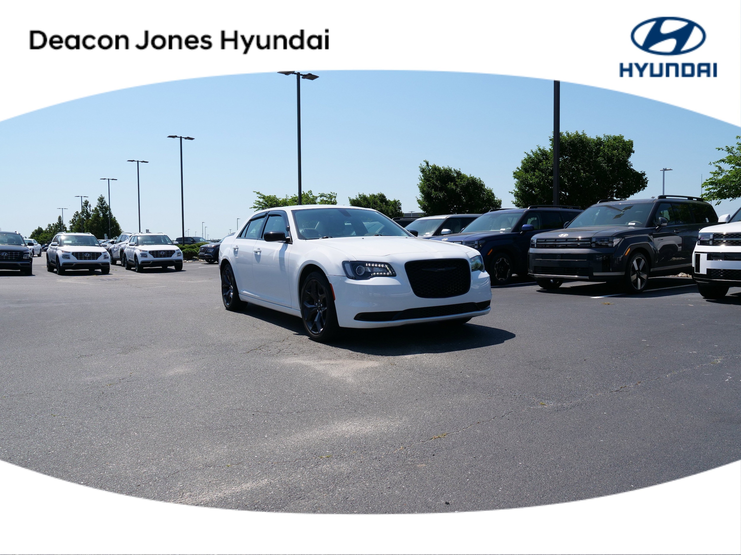 2022 Chrysler 300 Touring's photo