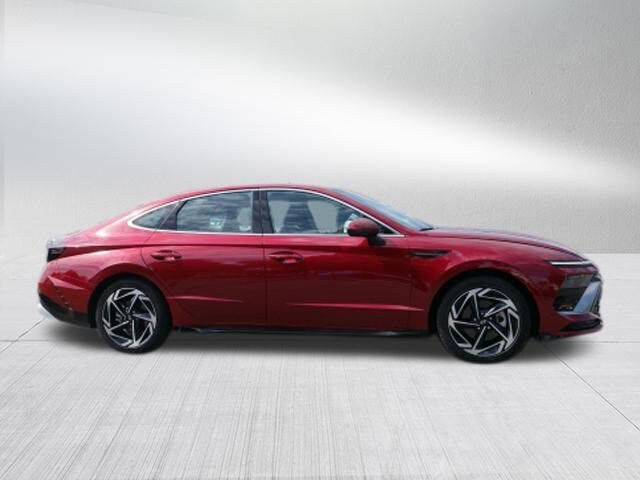 2024 Hyundai Sonata SEL Convenience photo 2