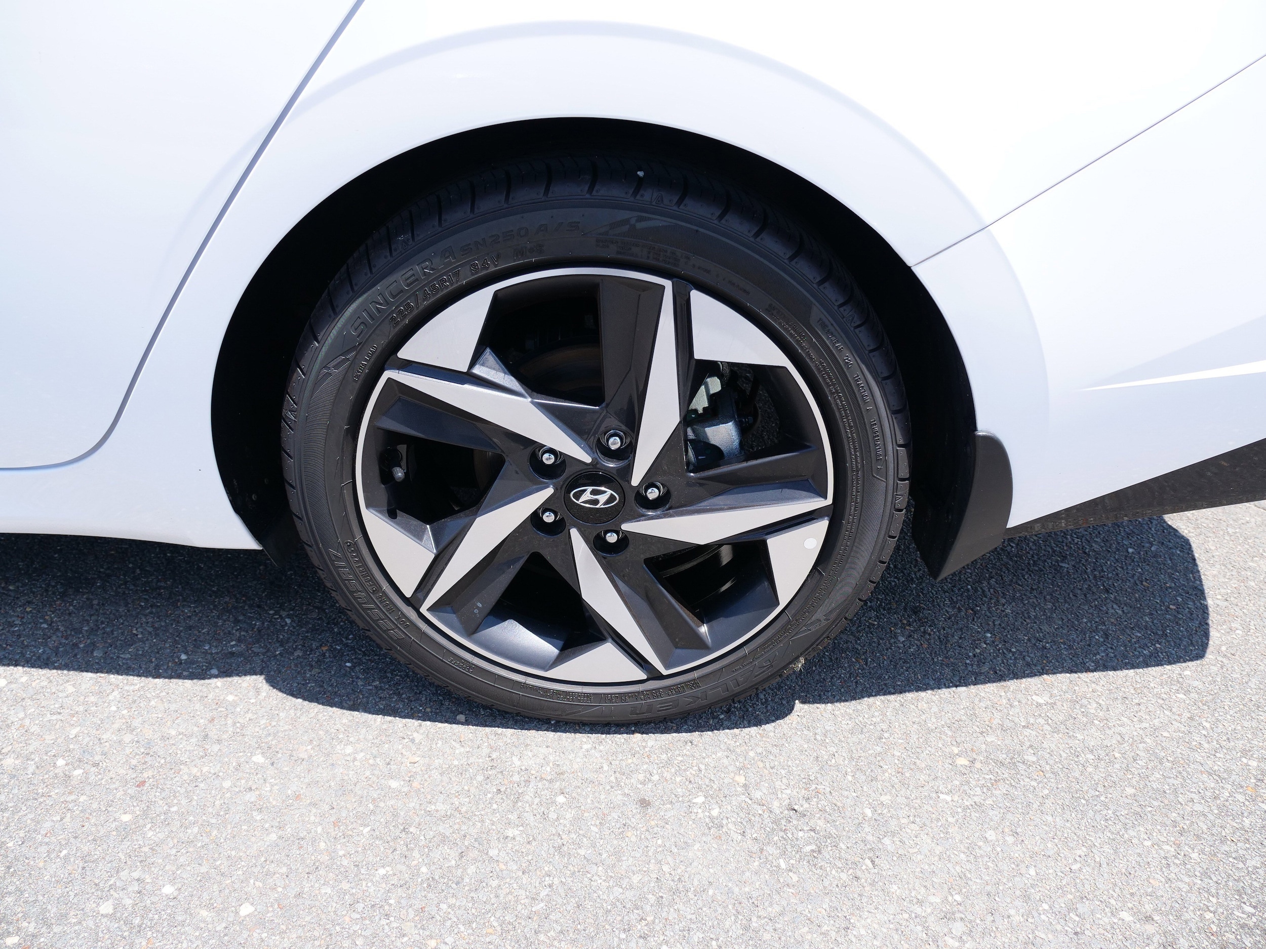 2023 Hyundai Elantra Limited - Photo 11
