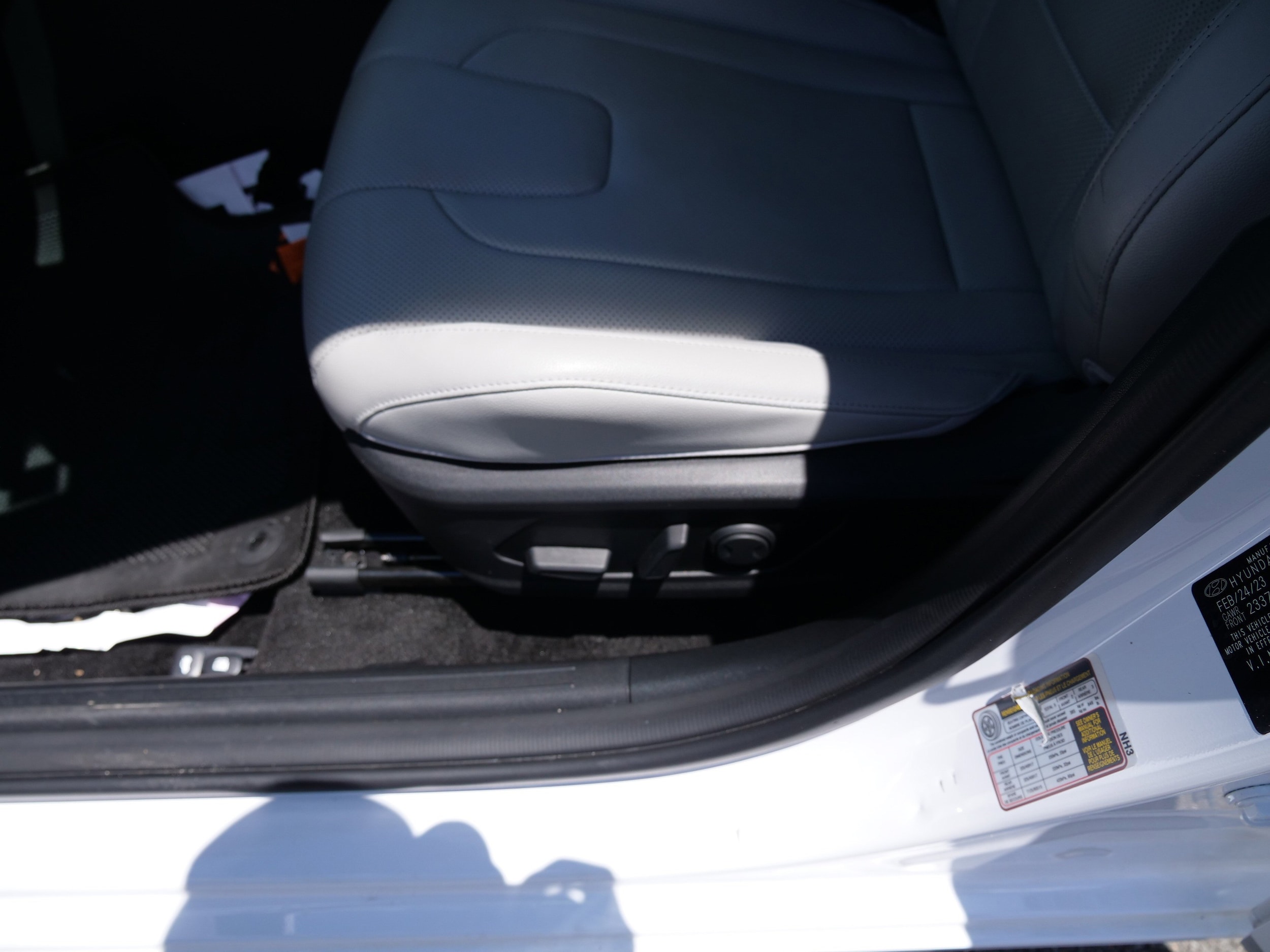 2023 Hyundai Elantra Limited - Photo 15