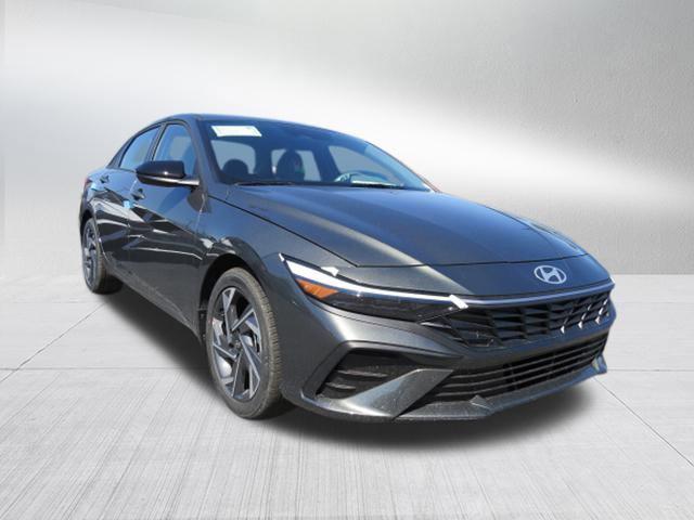 2025 Hyundai Elantra SEL Sport photo 2