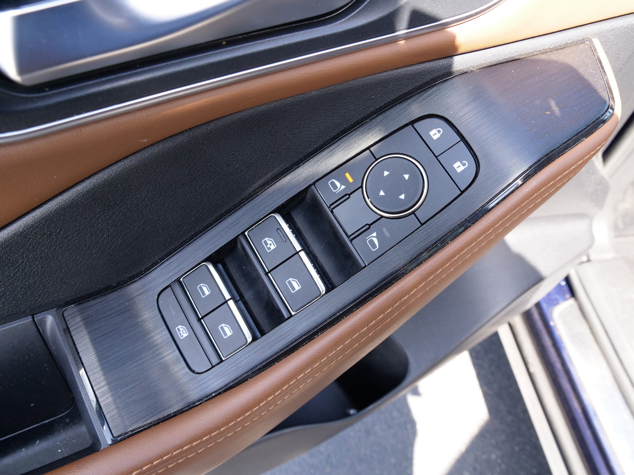 2025 Nissan Rogue Platinum - Photo 18