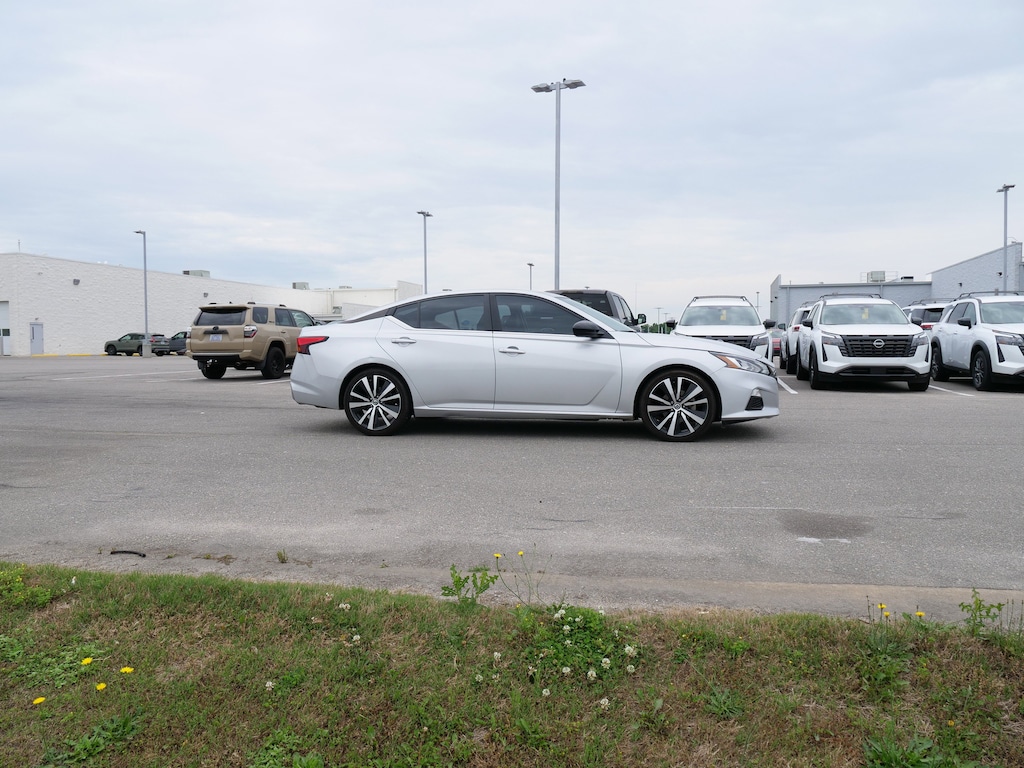 Used 2022 Nissan Altima 2.5 SR Sedan