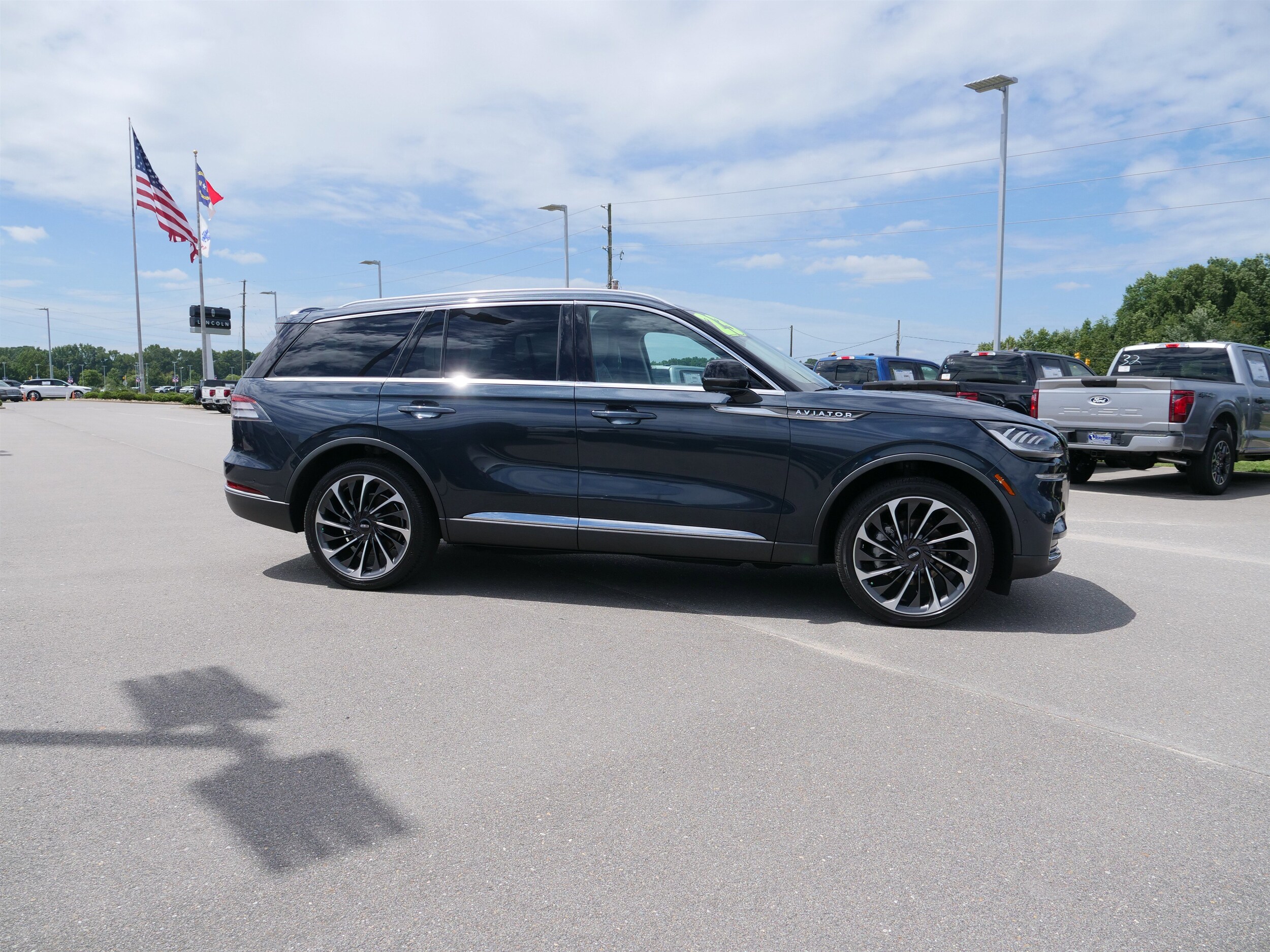 2023 Lincoln Aviator Reserve photo 2