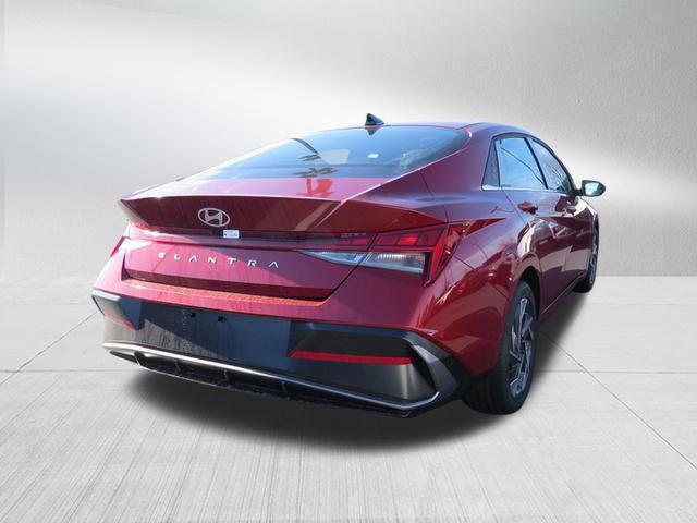 2025 Hyundai Elantra SEL - Photo 7