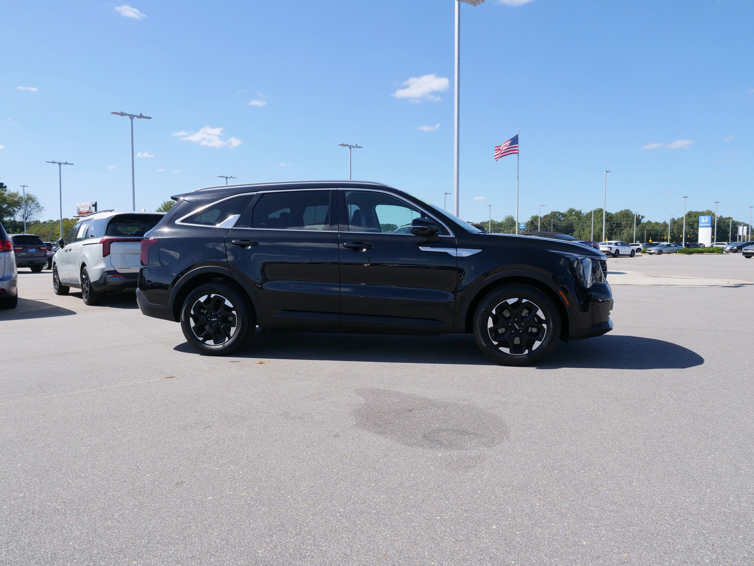 2024 Kia Sorento S photo 2