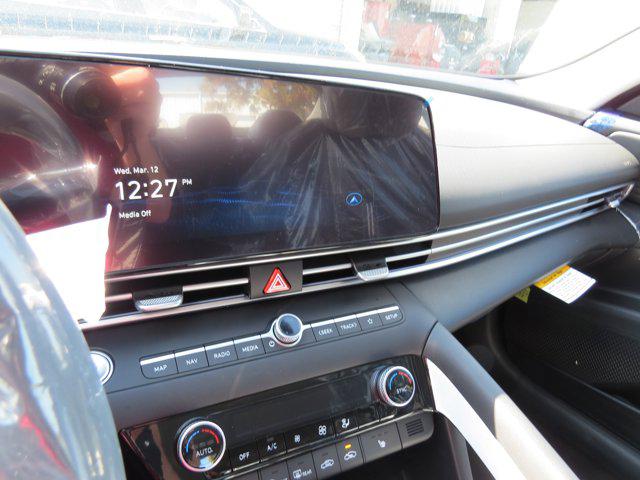2025 Hyundai Elantra SEL - Photo 16