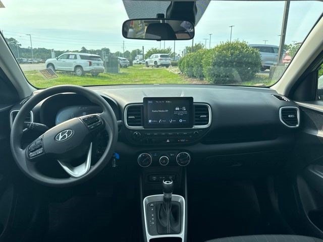 2025 Hyundai Venue SE - Photo 6