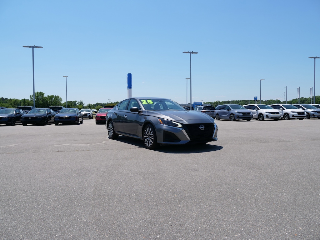 Used 2025 Nissan Altima SV Sedan