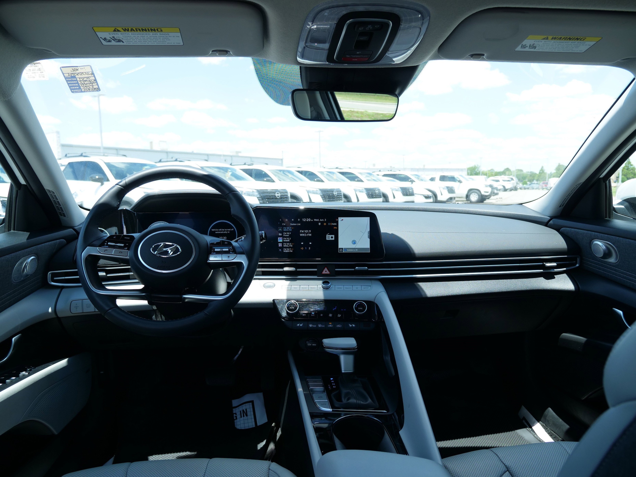 2023 Hyundai Elantra Limited - Photo 17