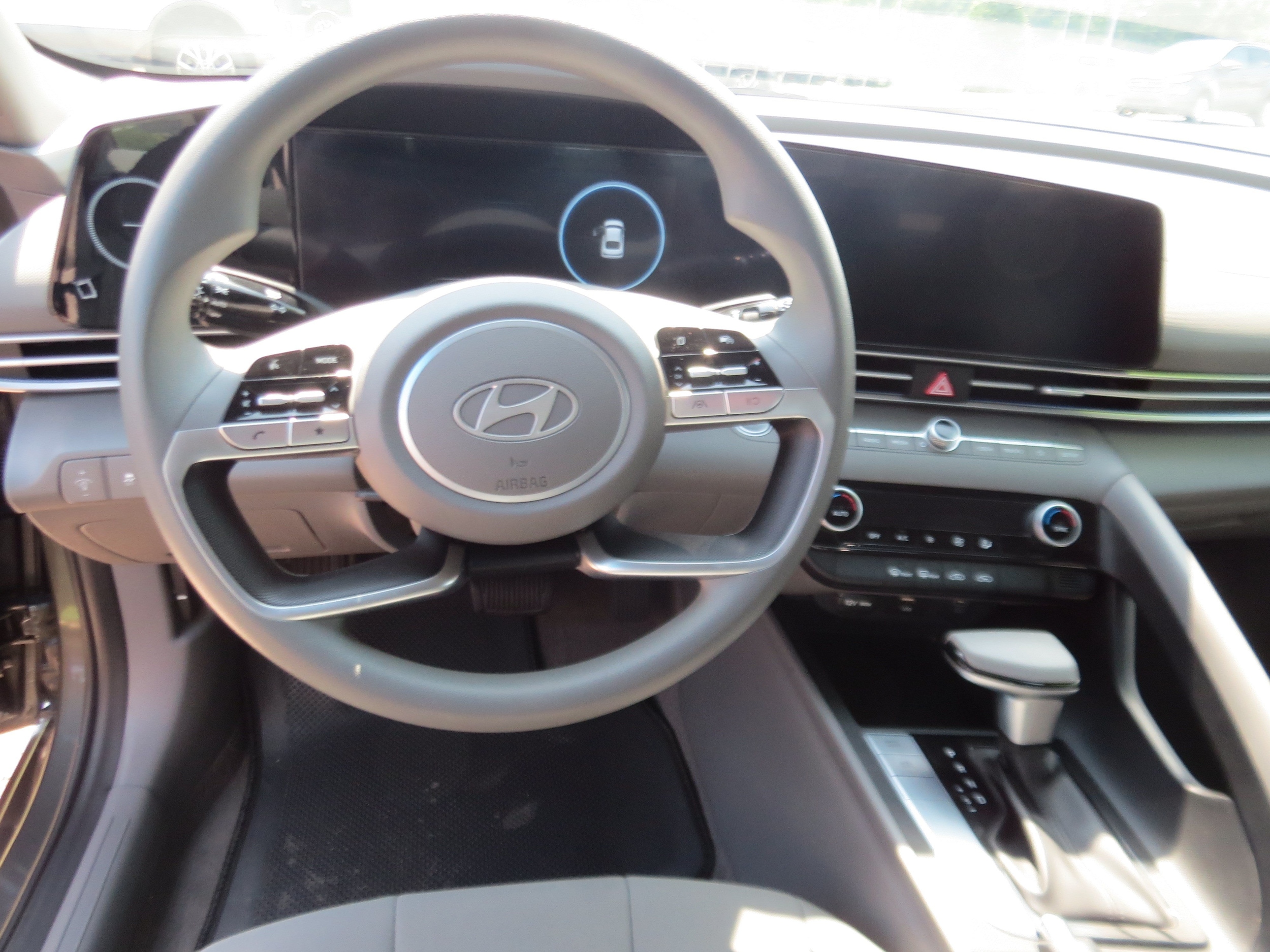 2024 Hyundai Elantra SEL - Photo 12
