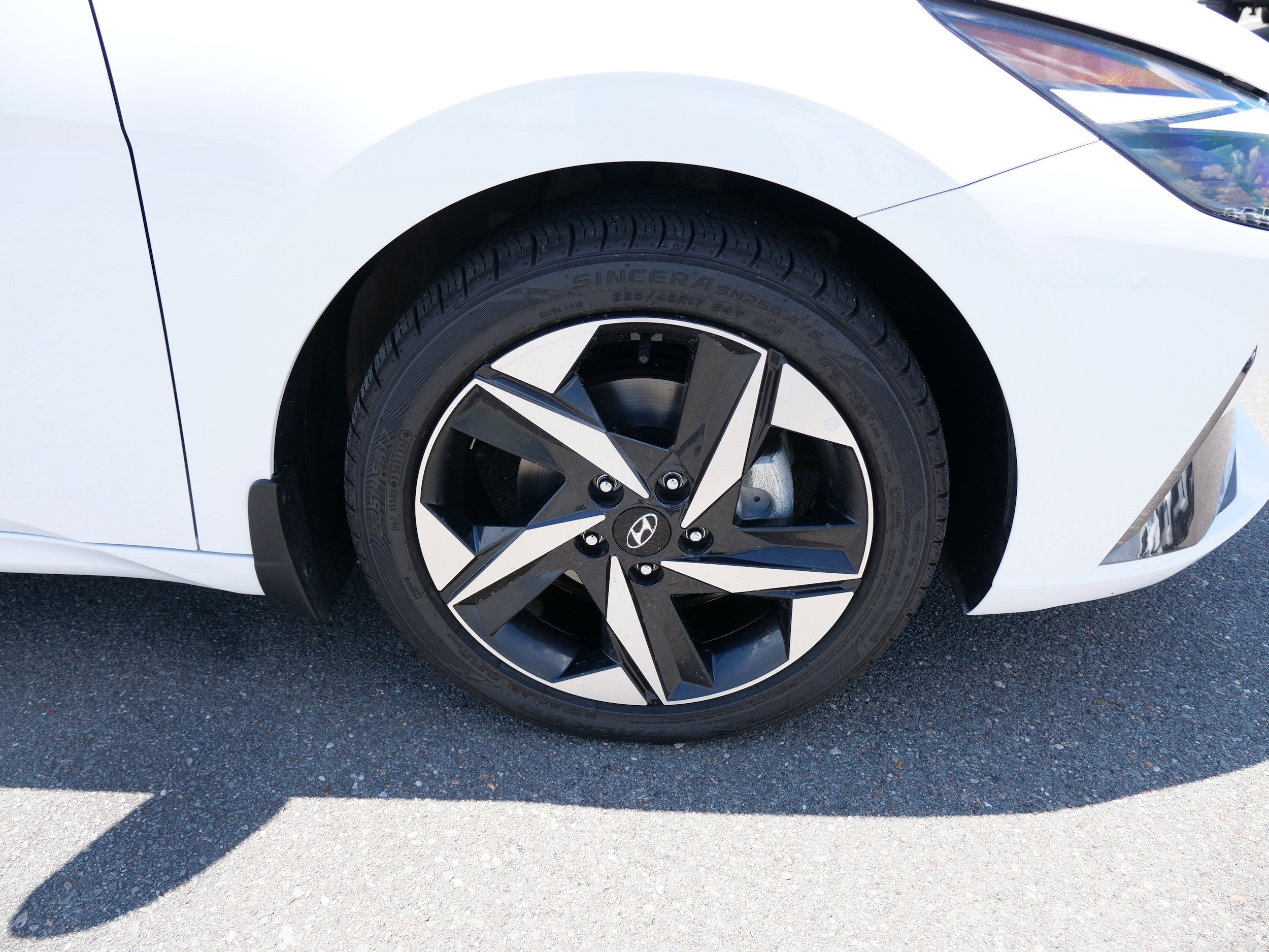 2023 Hyundai Elantra Limited - Photo 10