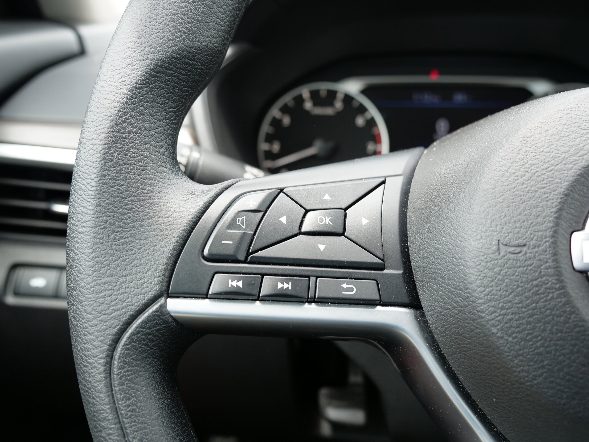 2025 Nissan Altima SV - Photo 20