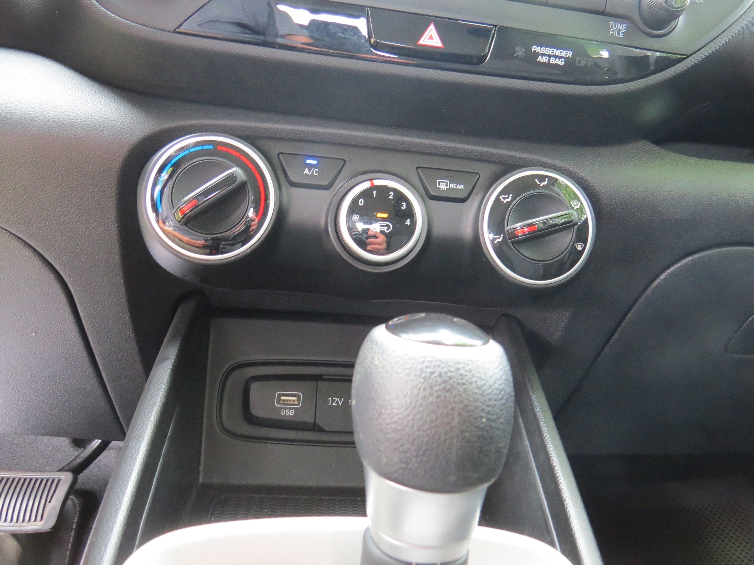 2025 Hyundai Venue SE - Photo 16
