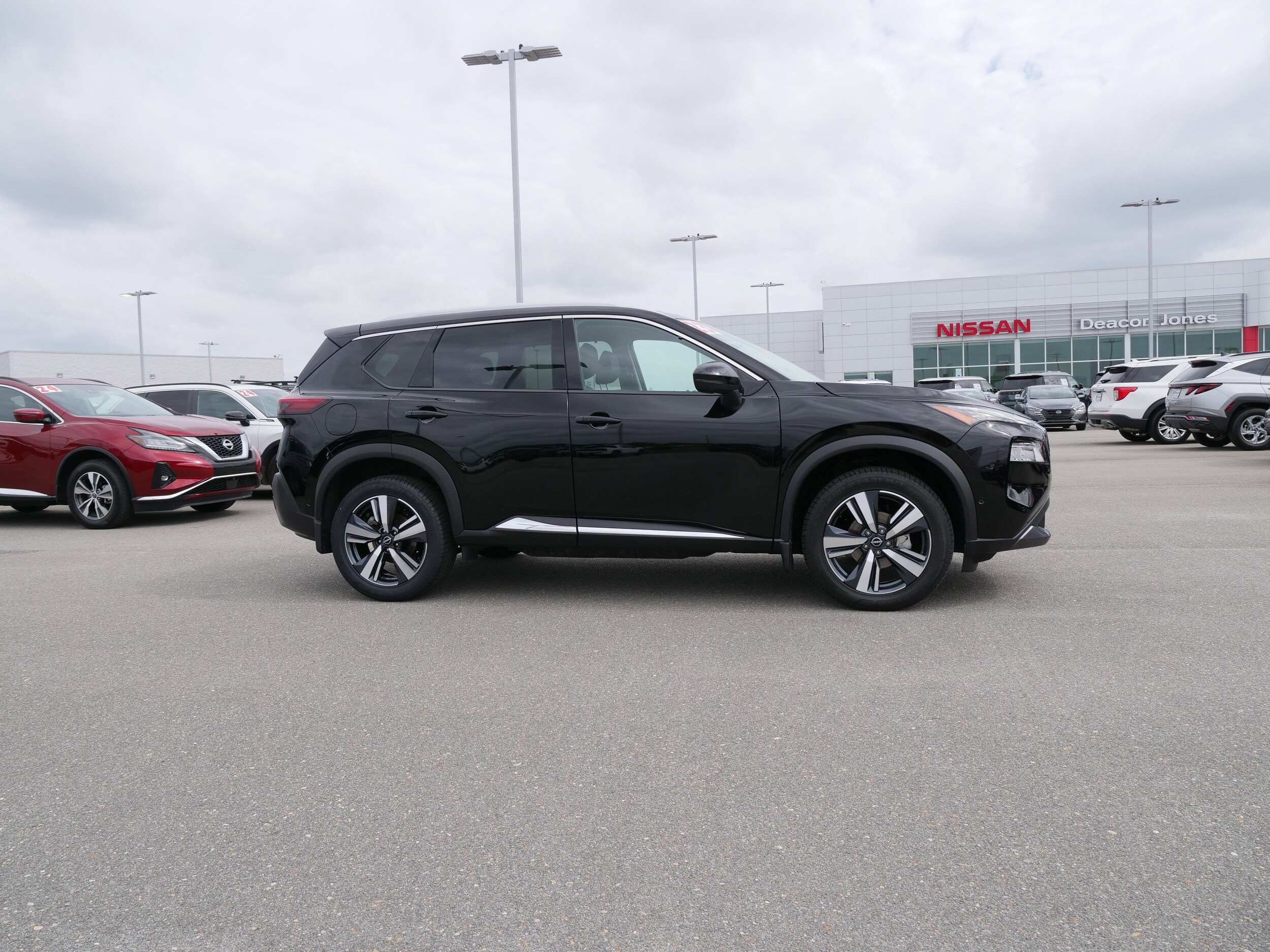 2023 Nissan Rogue SL photo 2