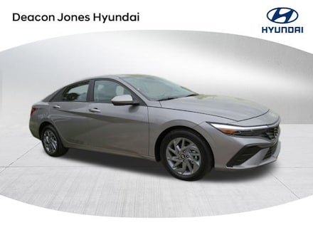 2024 Hyundai Elantra SEL Sedan
