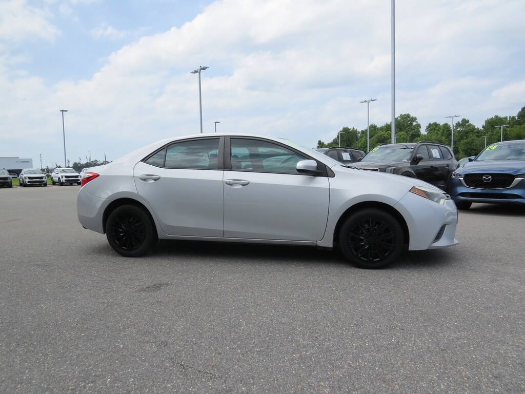 Used 2016 Toyota Corolla LE Sedan