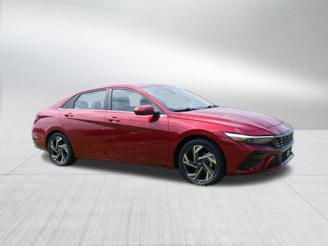 2024 Hyundai Elantra SEL Convenience photo 2