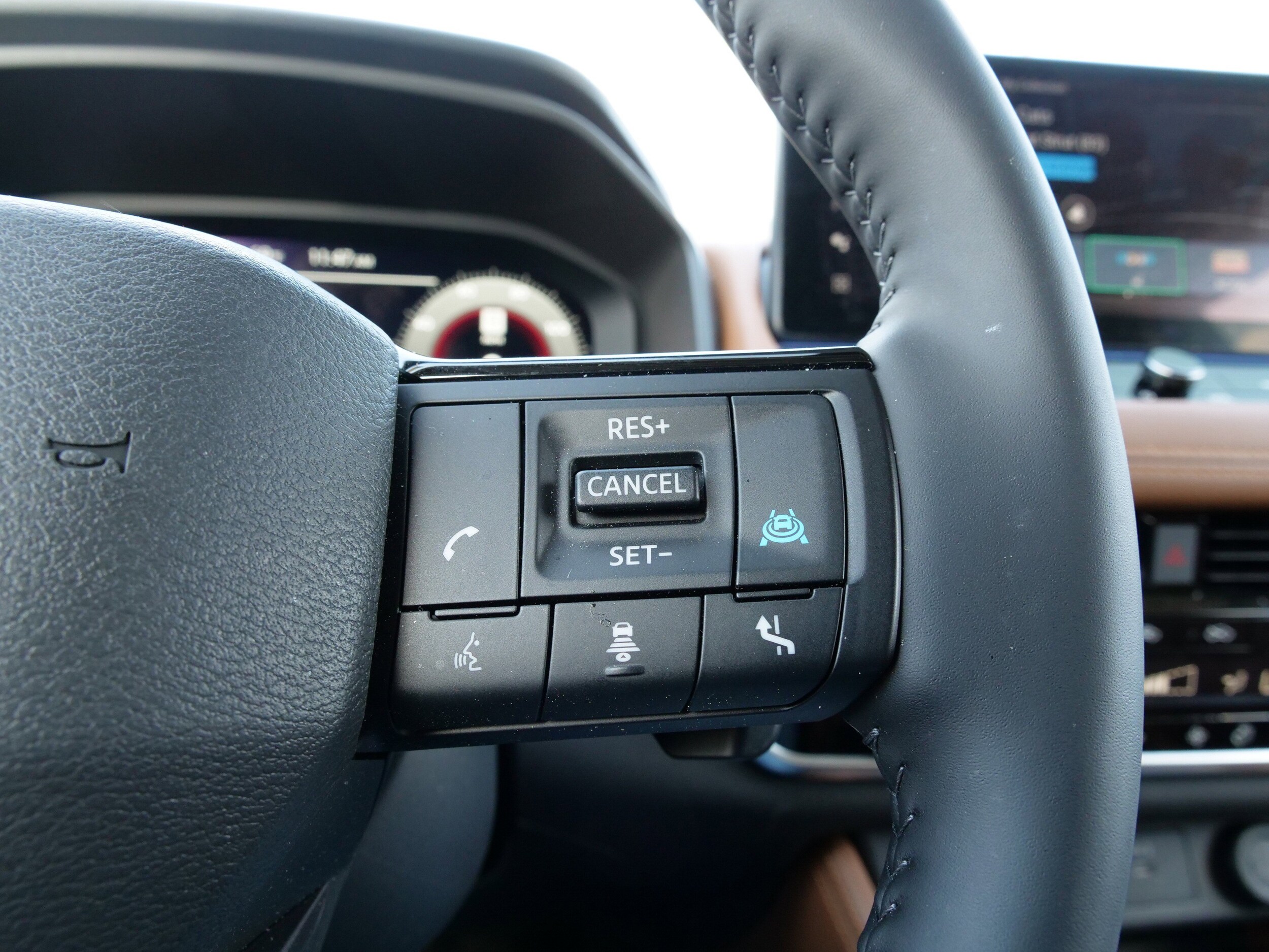 2025 Nissan Rogue Platinum - Photo 23