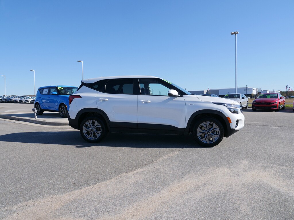 Used 2025 Kia Seltos LX SUV