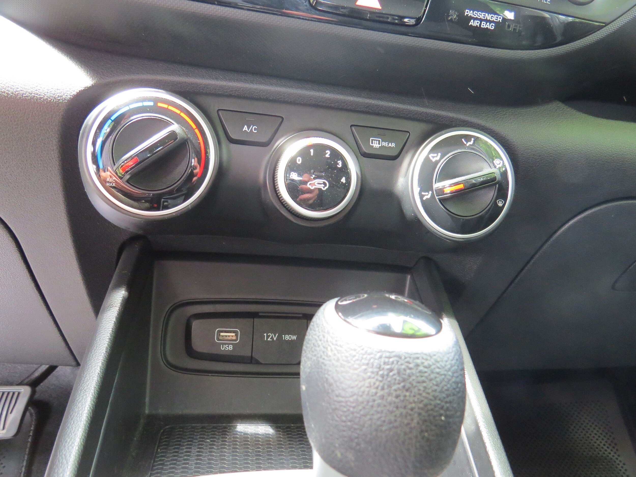 2025 Hyundai Venue SE - Photo 14
