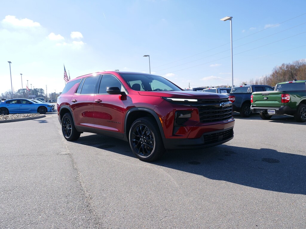 Used 2025 Chevrolet Traverse LT SUV