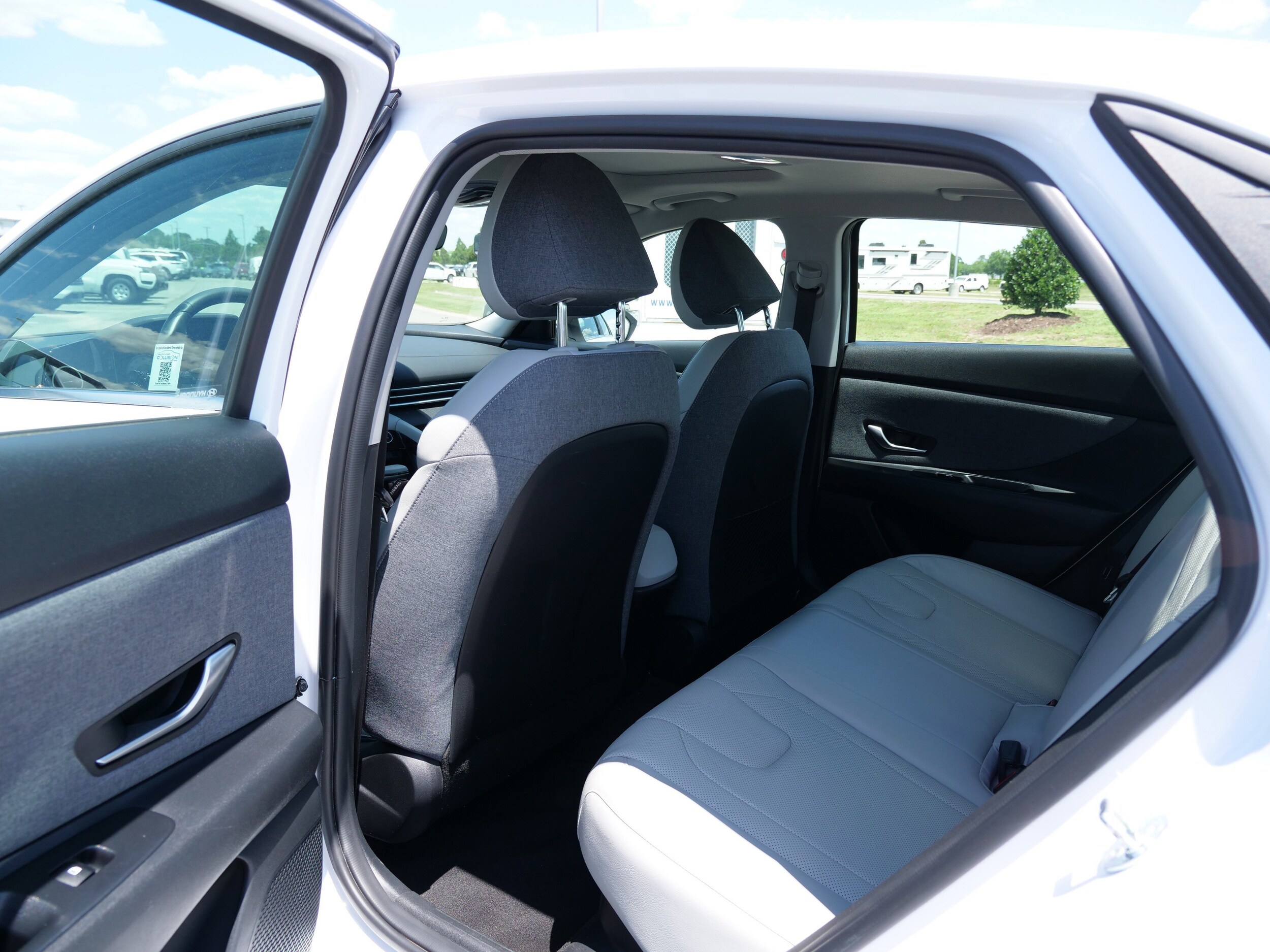 2023 Hyundai Elantra Limited - Photo 13