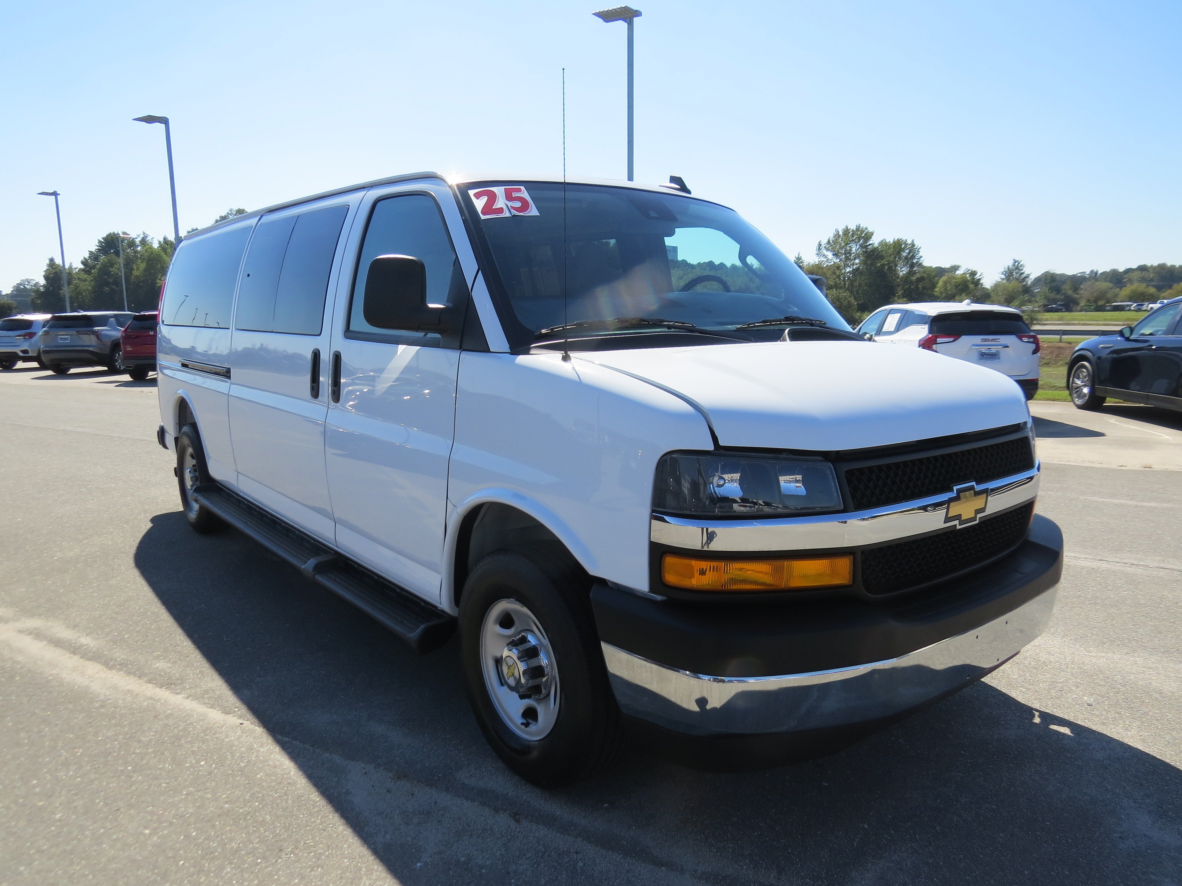 2025 Chevrolet Express Cargo 3500