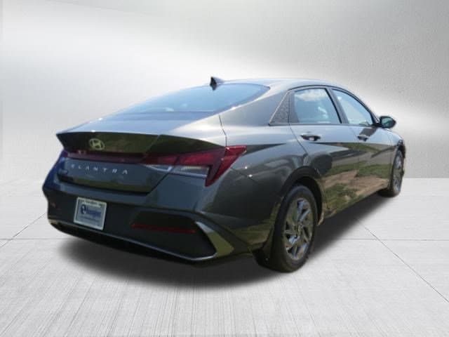 2024 Hyundai Elantra SEL - Photo 7