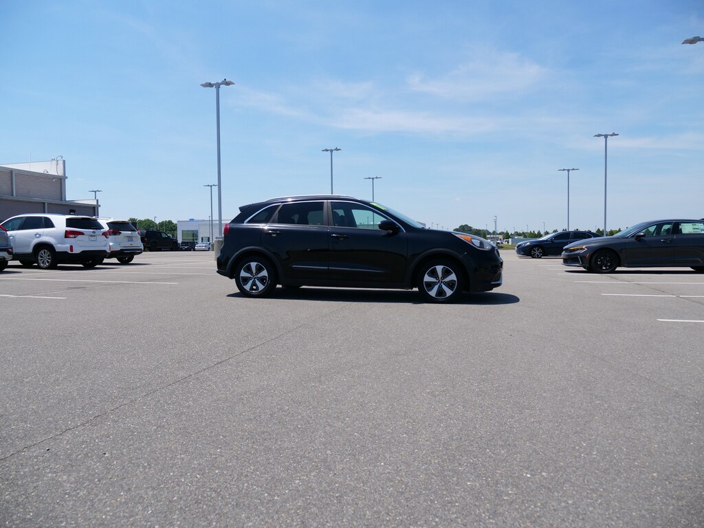 Used 2017 Kia Niro LX SUV