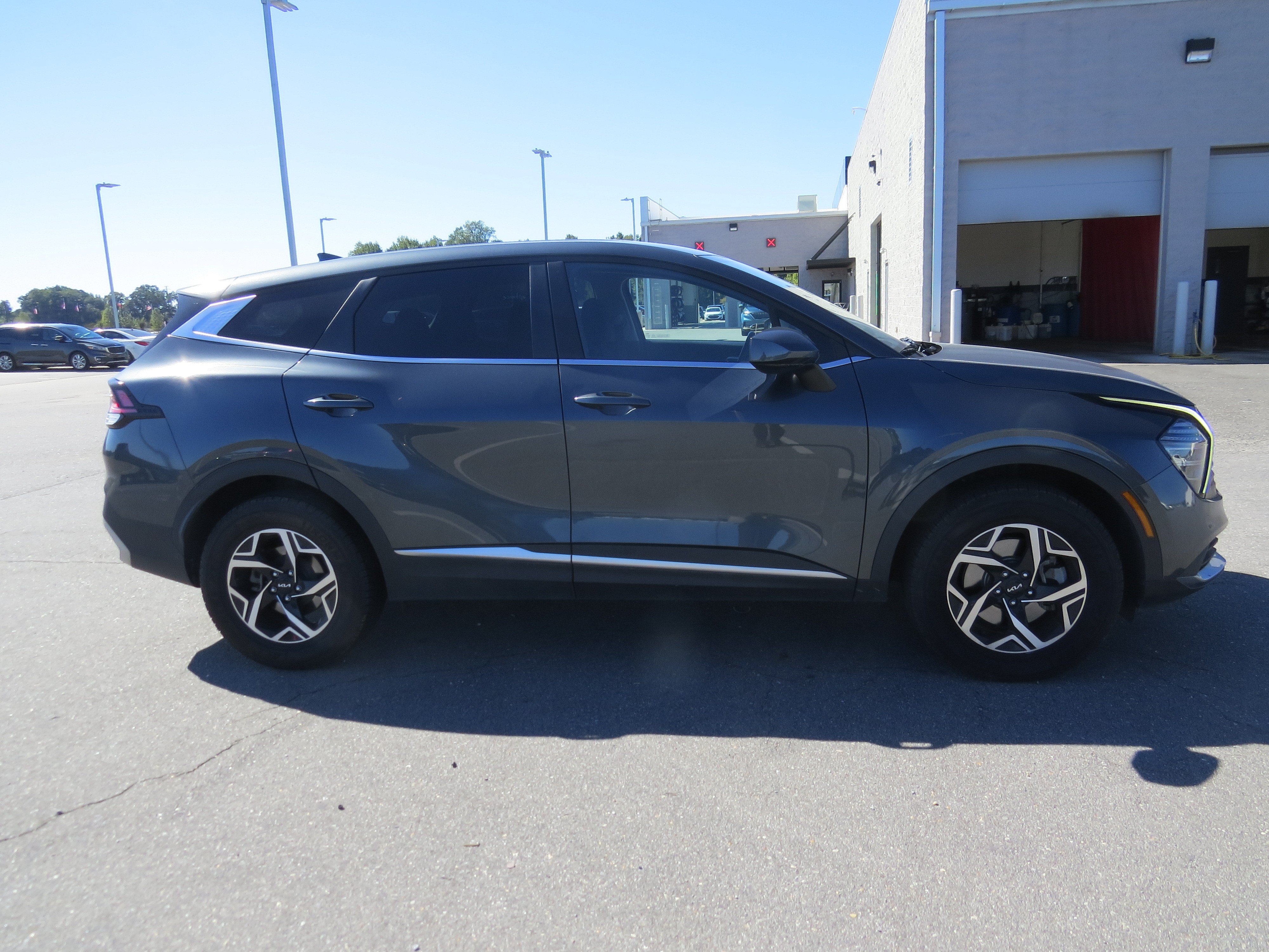 Used 2024 Kia Sportage LX SUV