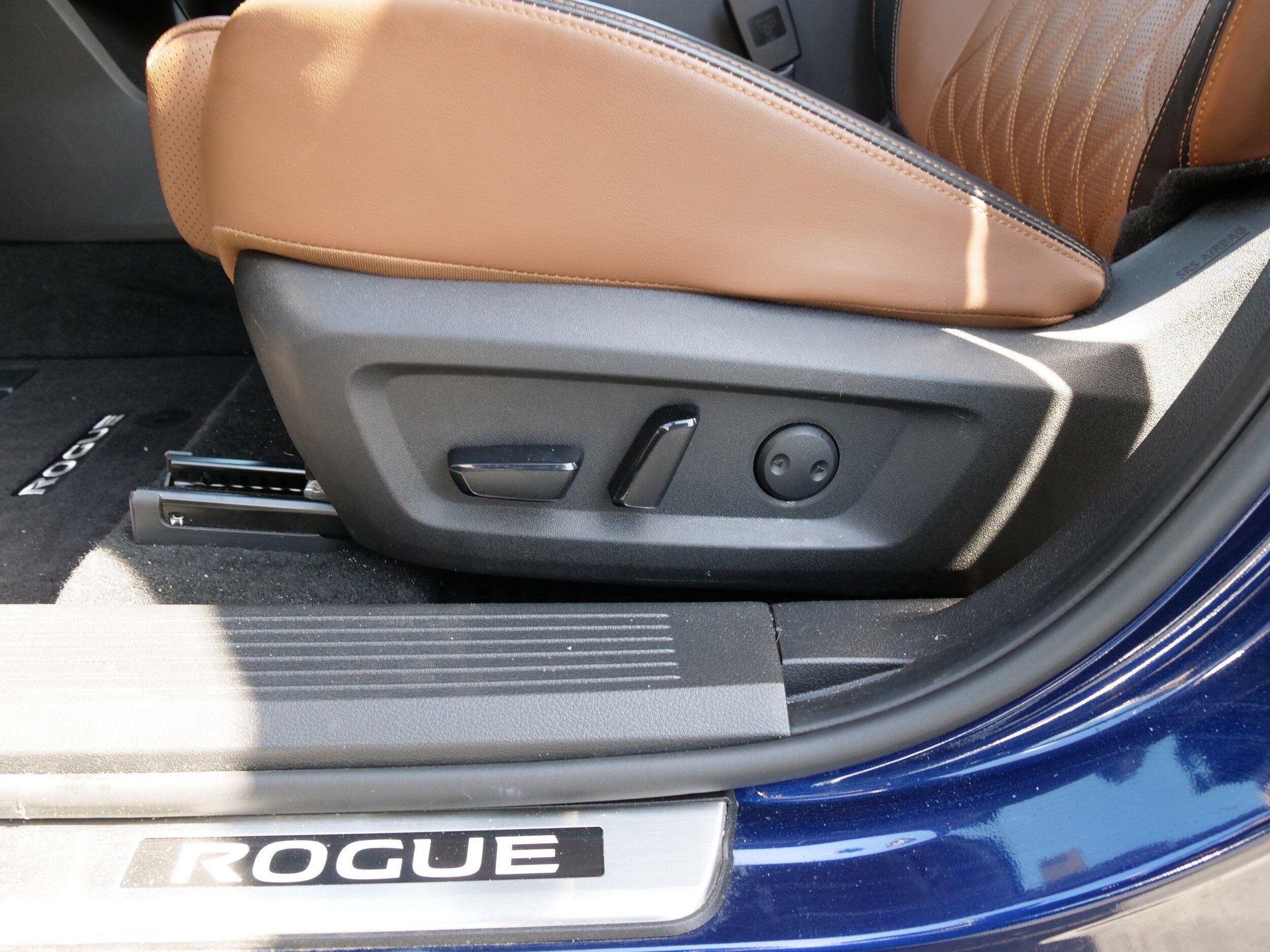 2025 Nissan Rogue Platinum - Photo 17