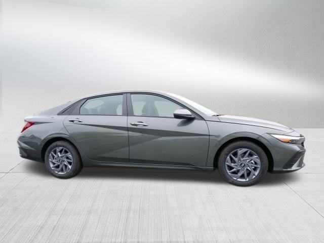 2025 Hyundai Elantra Hybrid Blue photo 2