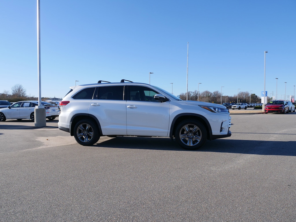 Used 2017 Toyota Highlander Limited Platinum V6 SUV