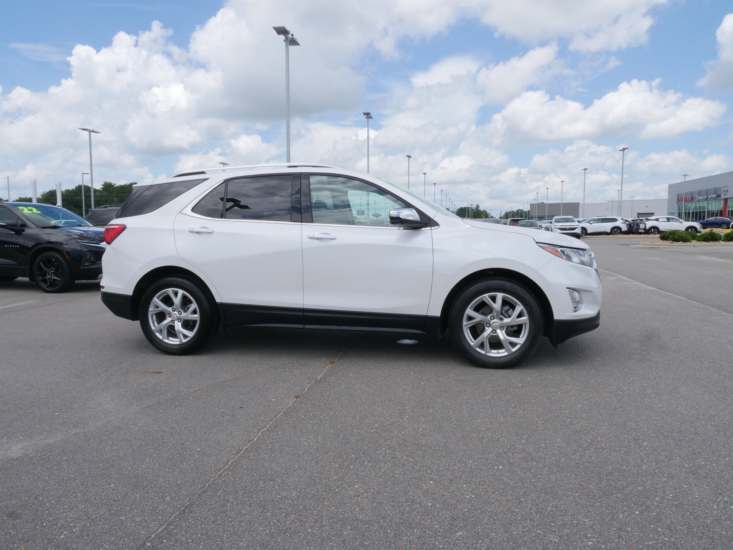 2020 Chevrolet Equinox Premier photo 2