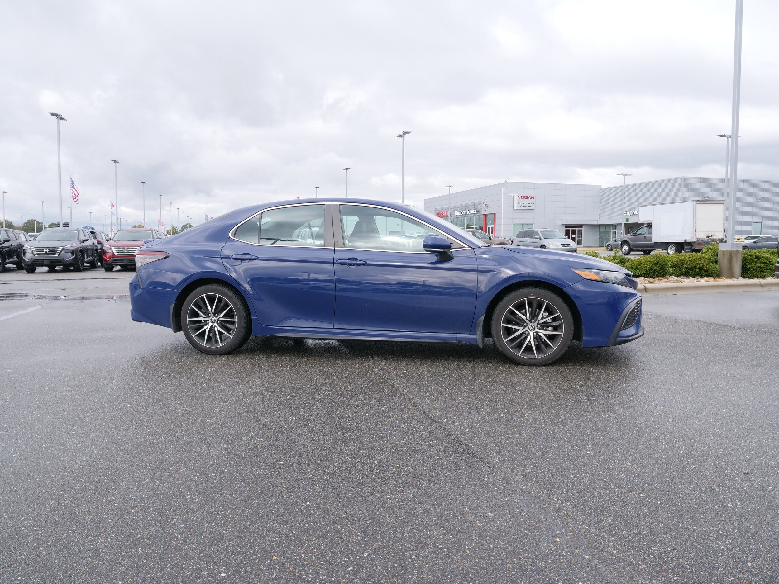 2023 Toyota Camry SE photo 2