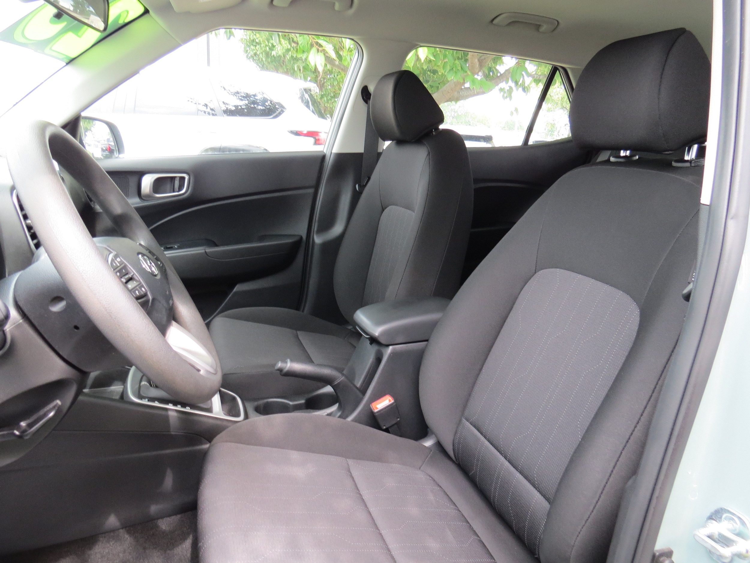 2025 Hyundai Venue SE - Photo 10