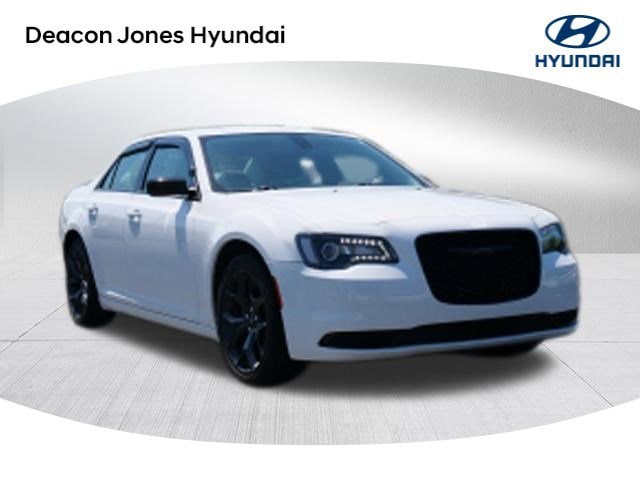 2022 Chrysler 300 Touring's photo