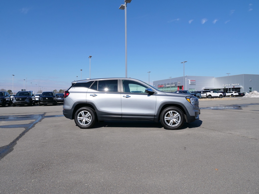 Used 2024 GMC Terrain SLE SUV