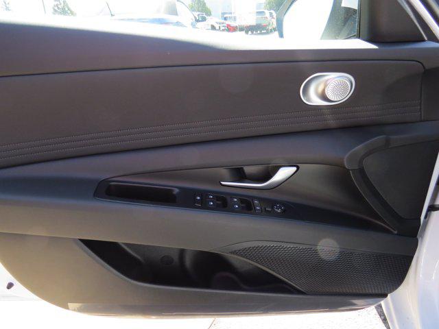 2025 Hyundai Elantra SEL - Photo 12
