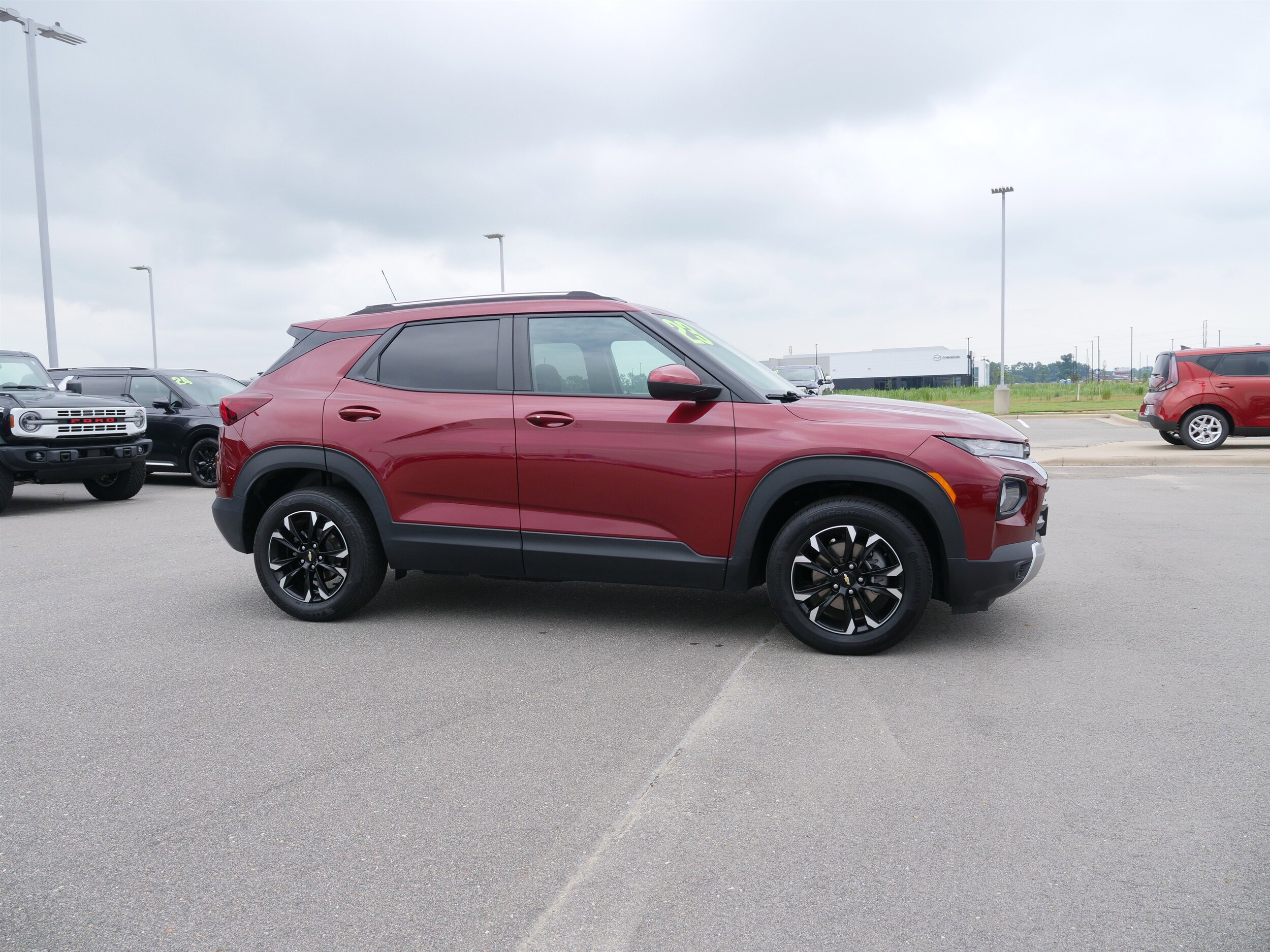 2023 Chevrolet Trailblazer LT photo 2
