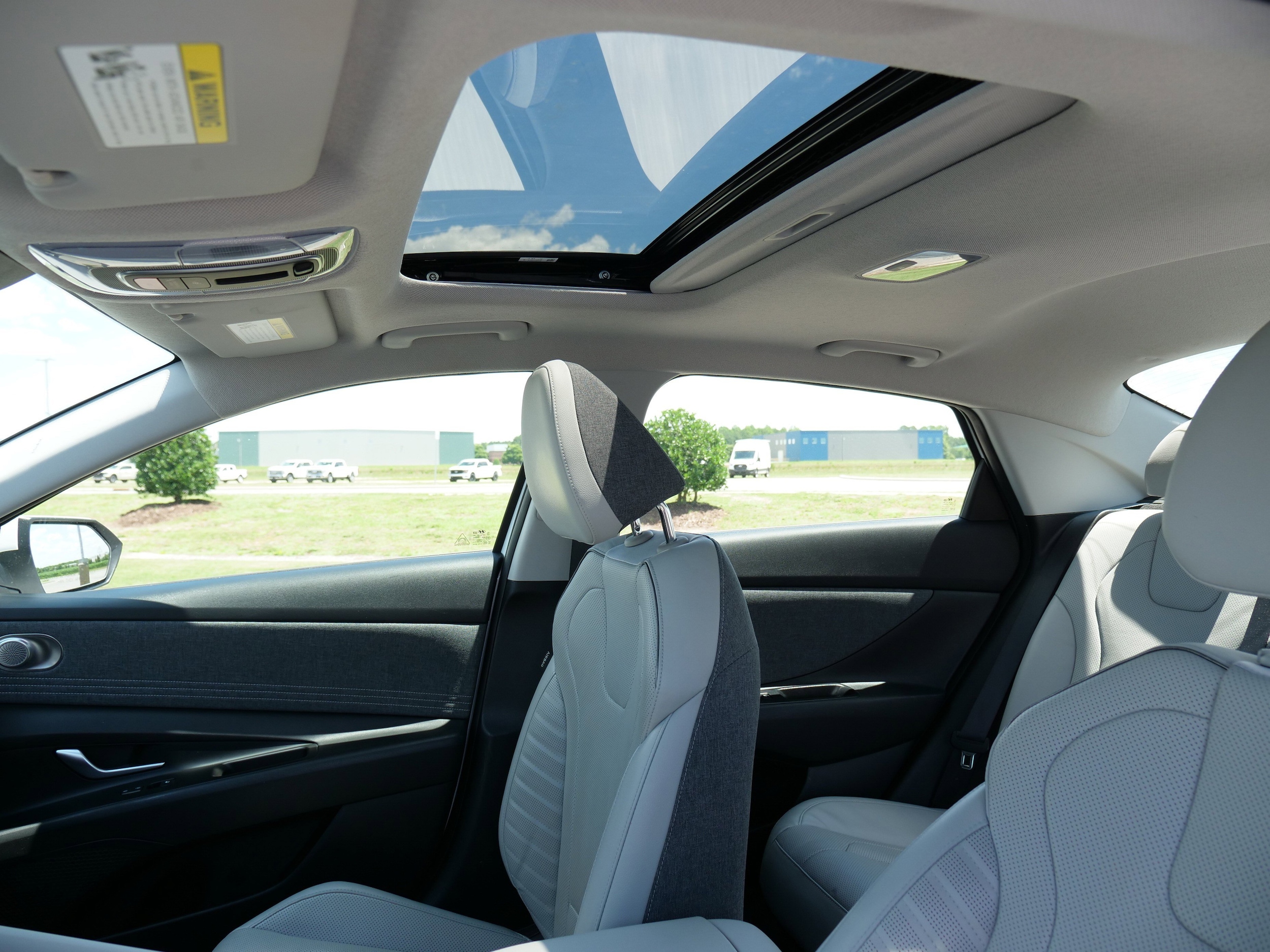 2023 Hyundai Elantra Limited - Photo 16