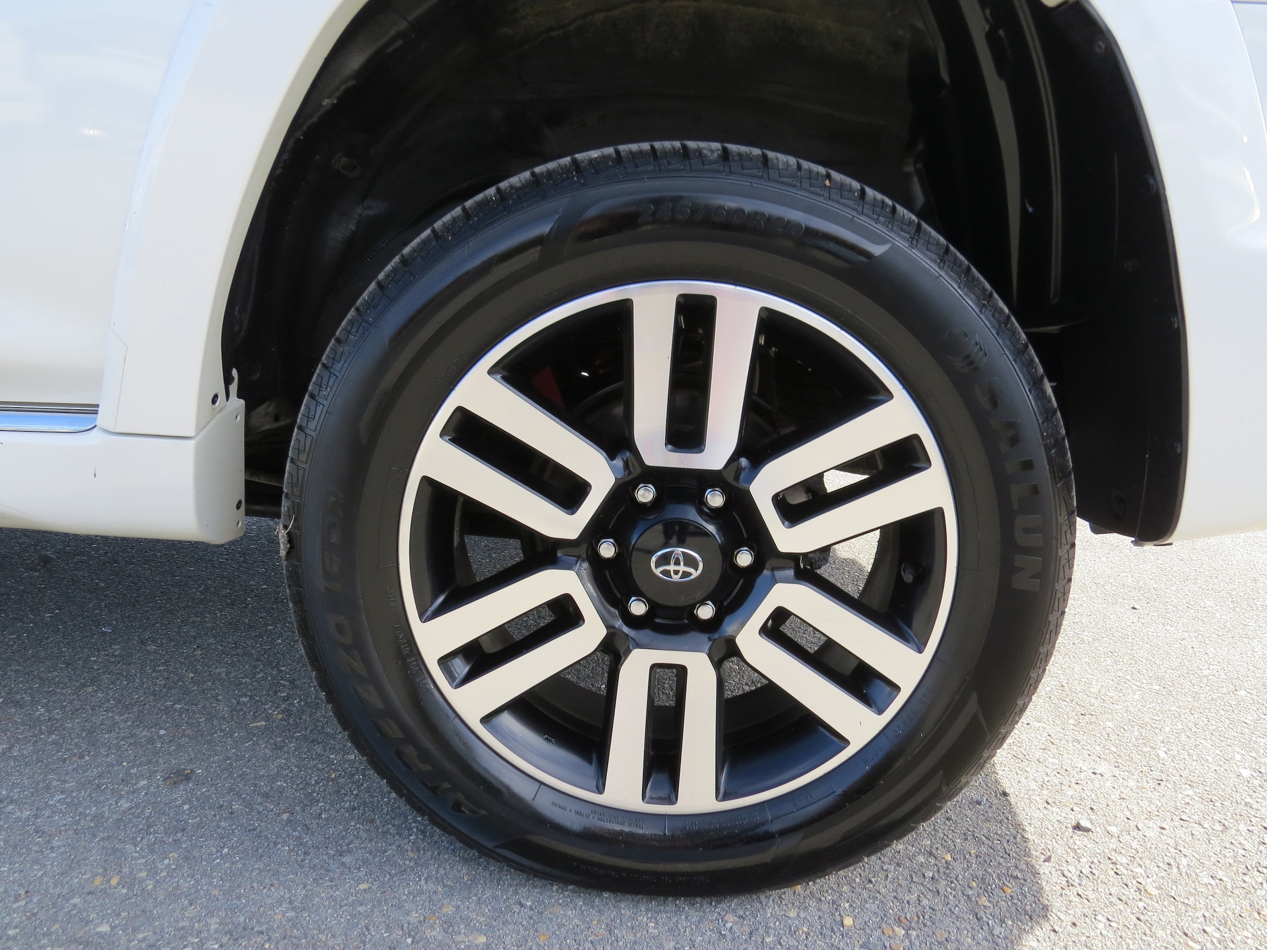 2022 Toyota 4Runner Limited - Photo 12