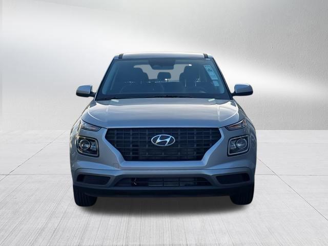2025 Hyundai Venue SE photo 2