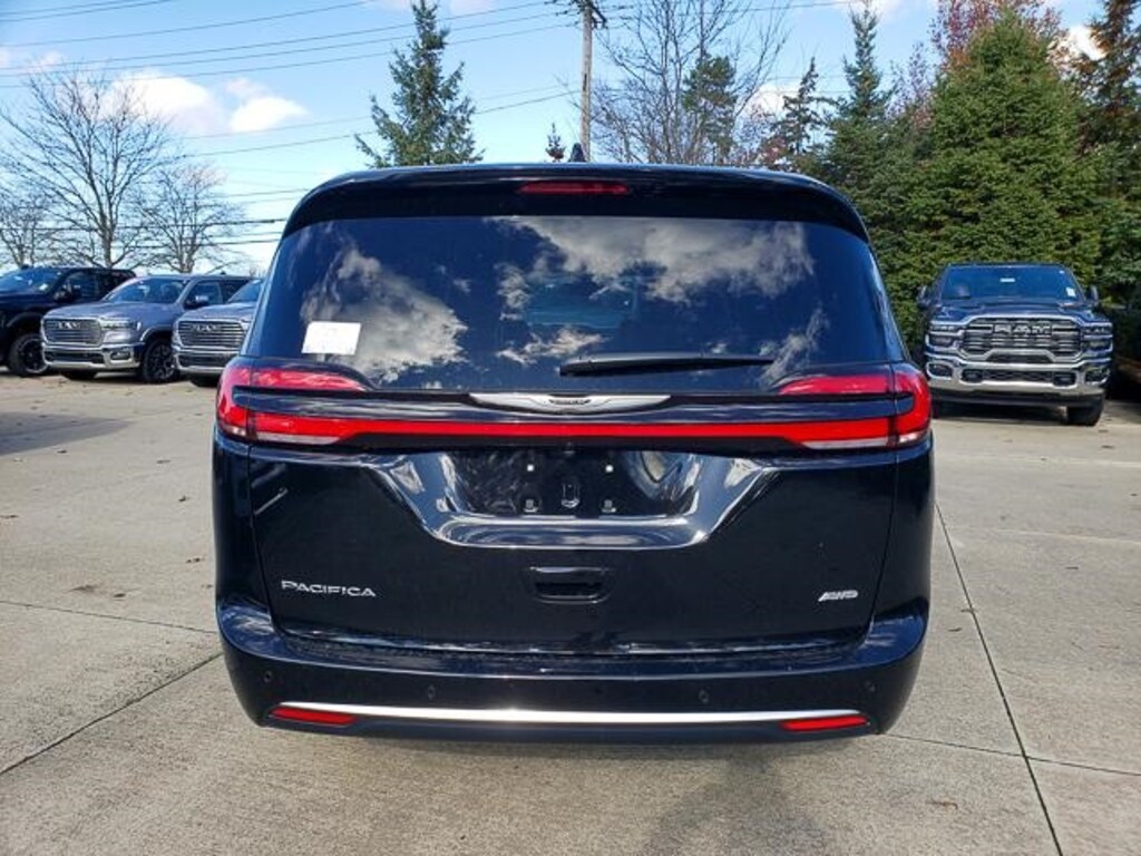 New 2026 Chrysler Pacifica Pinnacle Minivan/Van