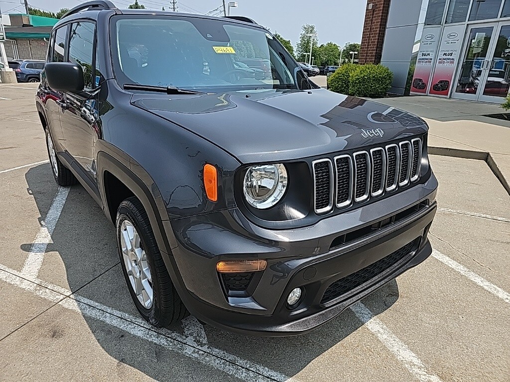 2022 Jeep Renegade Latitude photo 3