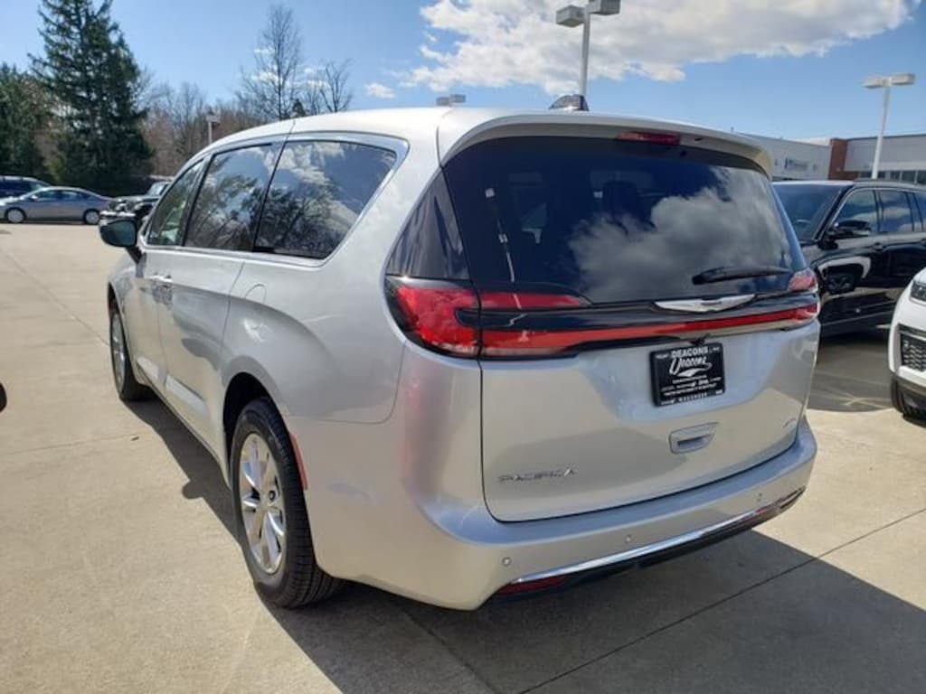 New 2026 Chrysler Pacifica Select Minivan/Van