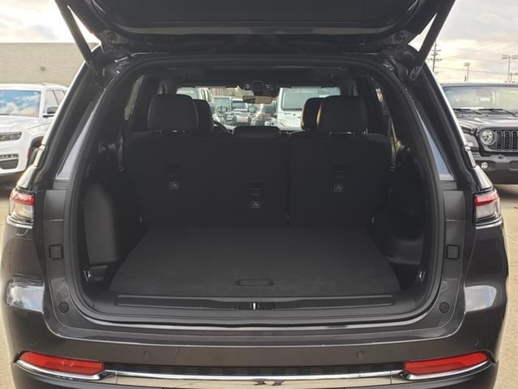 New 2025 Jeep Grand Cherokee Limited SUV